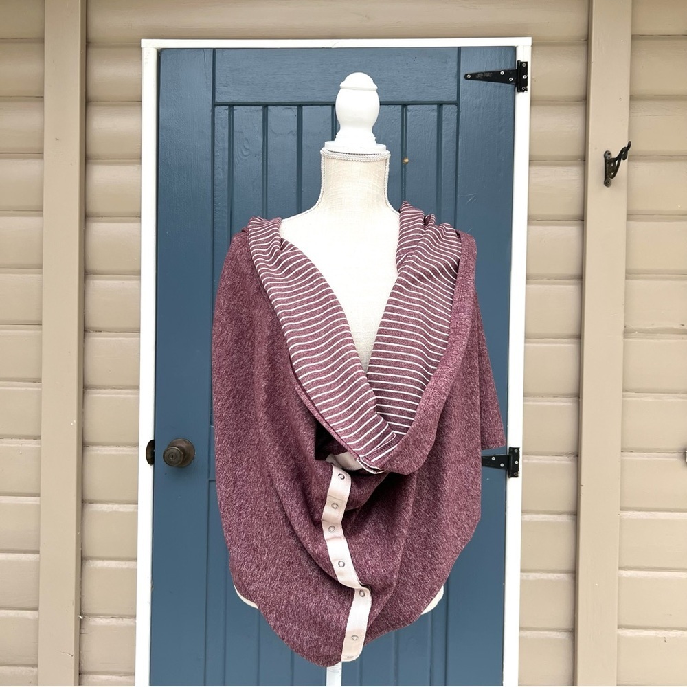 Lululemon Snap Scarf Vinyasa
Infinity with Striped Trim